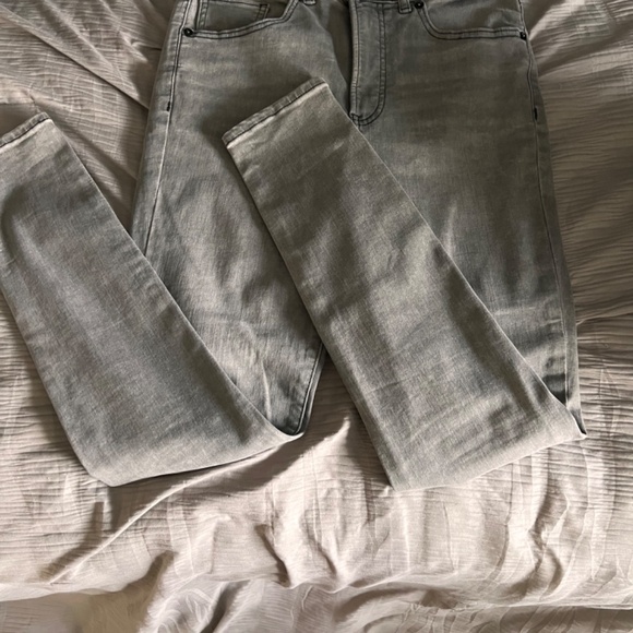 Express Stretchy Gray Jeans - Picture 2 of 4